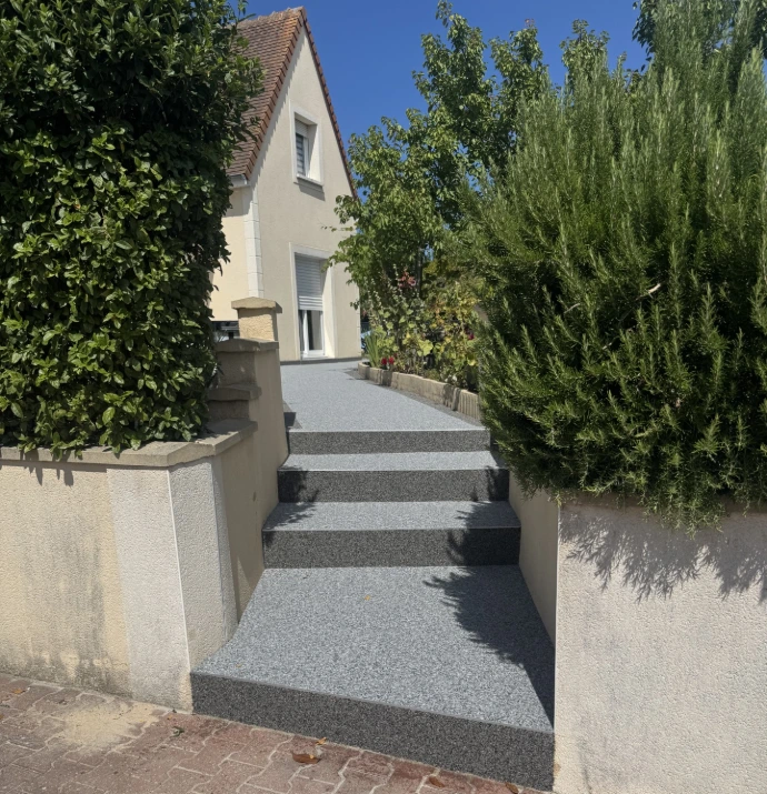 Escalier moquette de pierre Caen